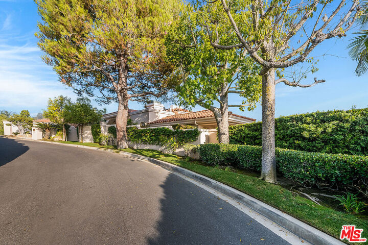 Property Photo: 1136 Calle Vista Dr CA 90210