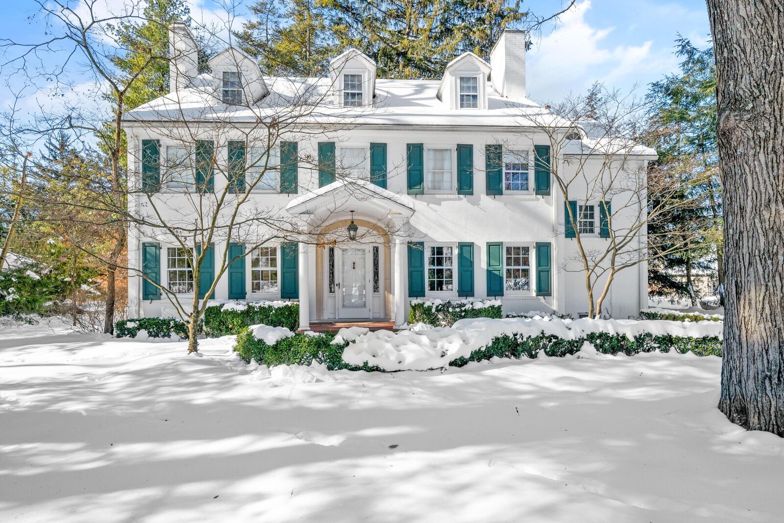 Property Photo:  211 Preston Road  OH 43209 