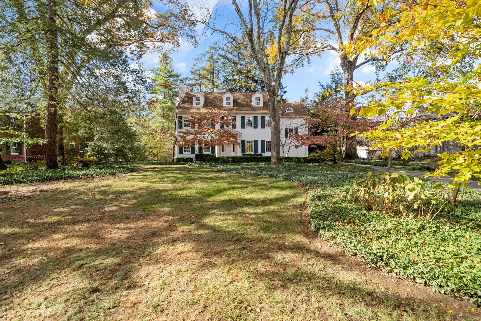 Property Photo: 211 Preston Road OH 43209