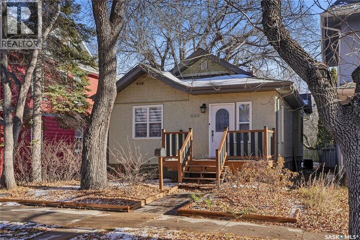 830 D Avenue N  Saskatoon SK S7L 1N2 photo