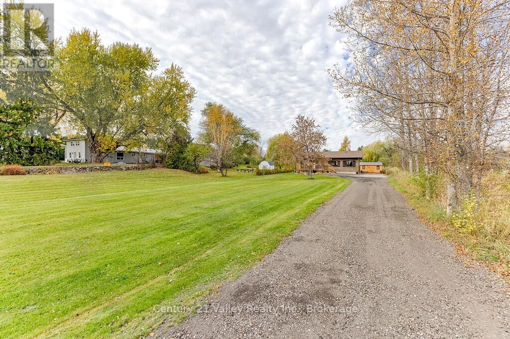 Property Photo:  136 Pucker Street  ON K7V 3Z9 