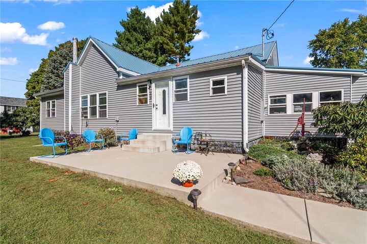 Property Photo: 308 W Dayton Street IL 62571