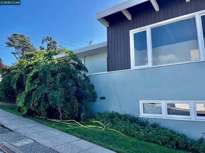 3530 Clinton Ave  Richmond CA 94805 photo