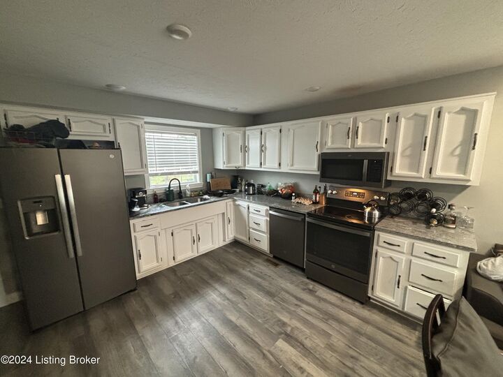 Property Photo: 318 Hood Ave KY 40033