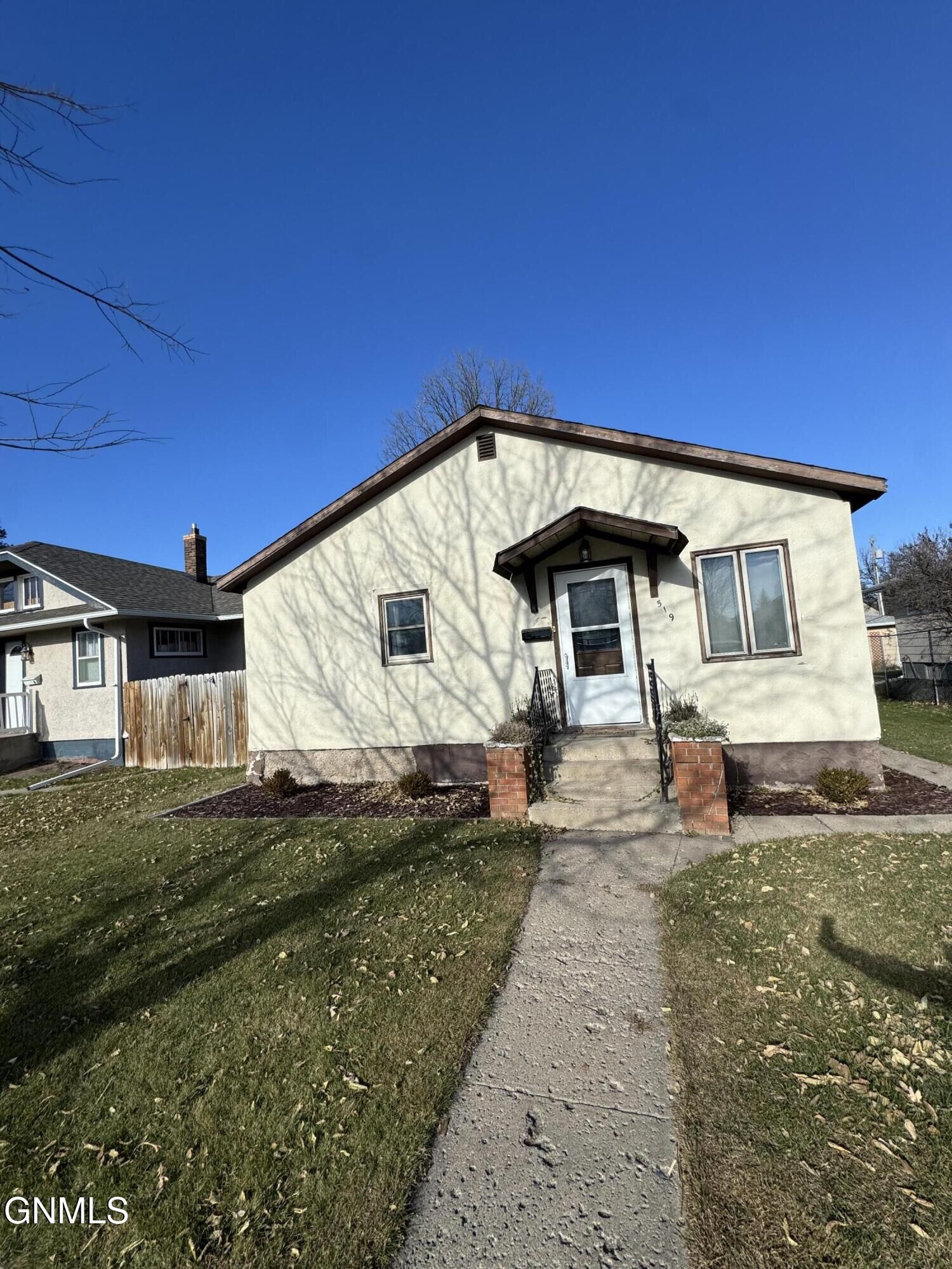 Property Photo: 519 4th Street SE ND 58401