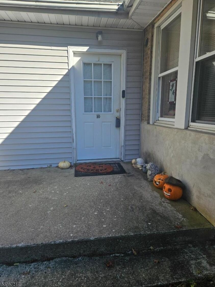 Property Photo:  292 Changebridge Rd 10  NJ 07058 