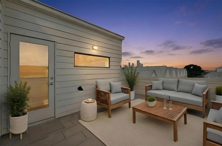 Property Photo:  2851 Decker Place  TX 77003 