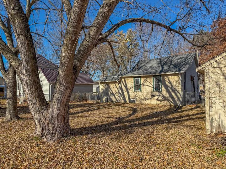 Property Photo:  319 NW 6th Avenue  IA 50677 