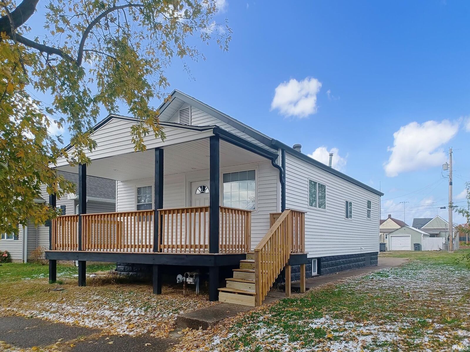 Property Photo:  104 E Tennessee Street  IN 47711 