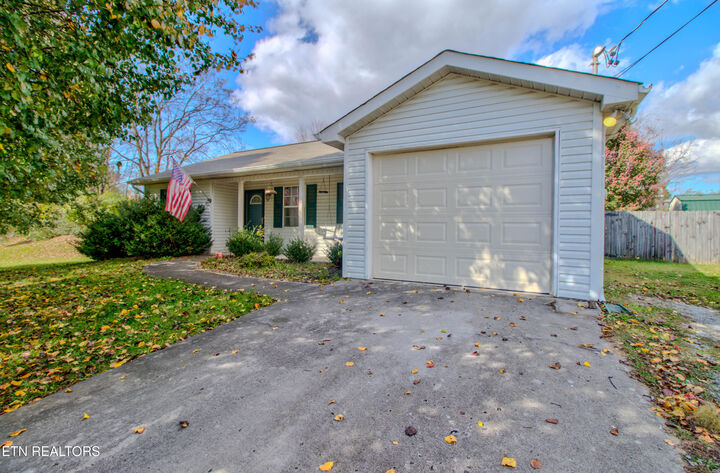 Property Photo: 5921 David Johnson Rd Rd TN 37918