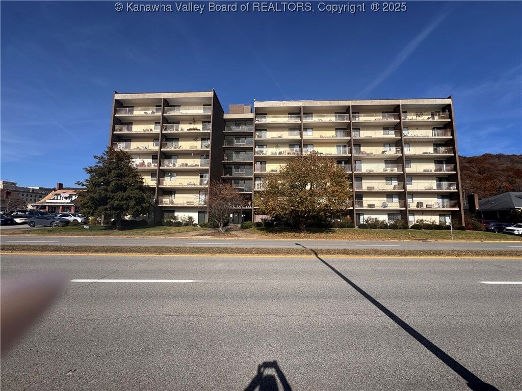 Property Photo:  2106 Kanawha Boulevard E 214  WV 25311 