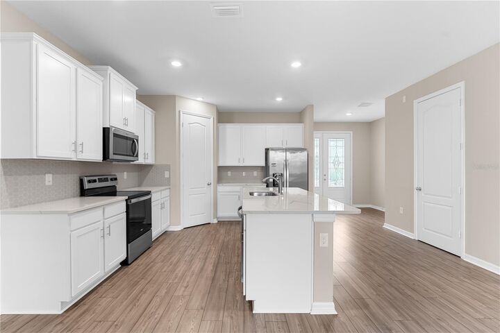 Property Photo:  11399 Cay Spruce Way  FL 33576 