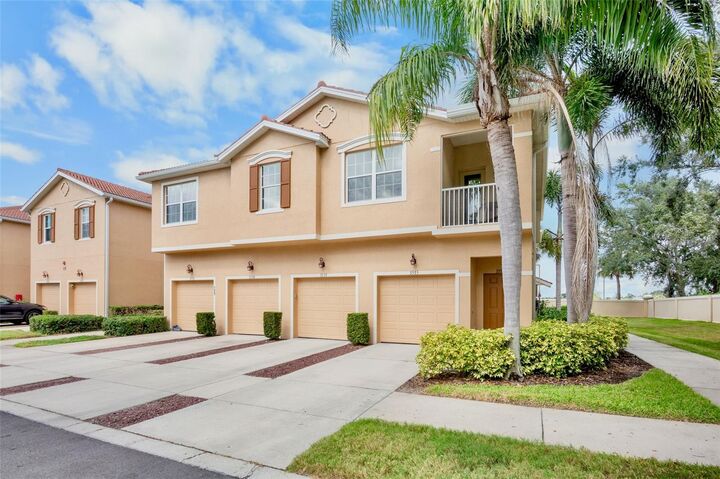 Property Photo: 3537 Parkridge Circle 15-106 FL 34243