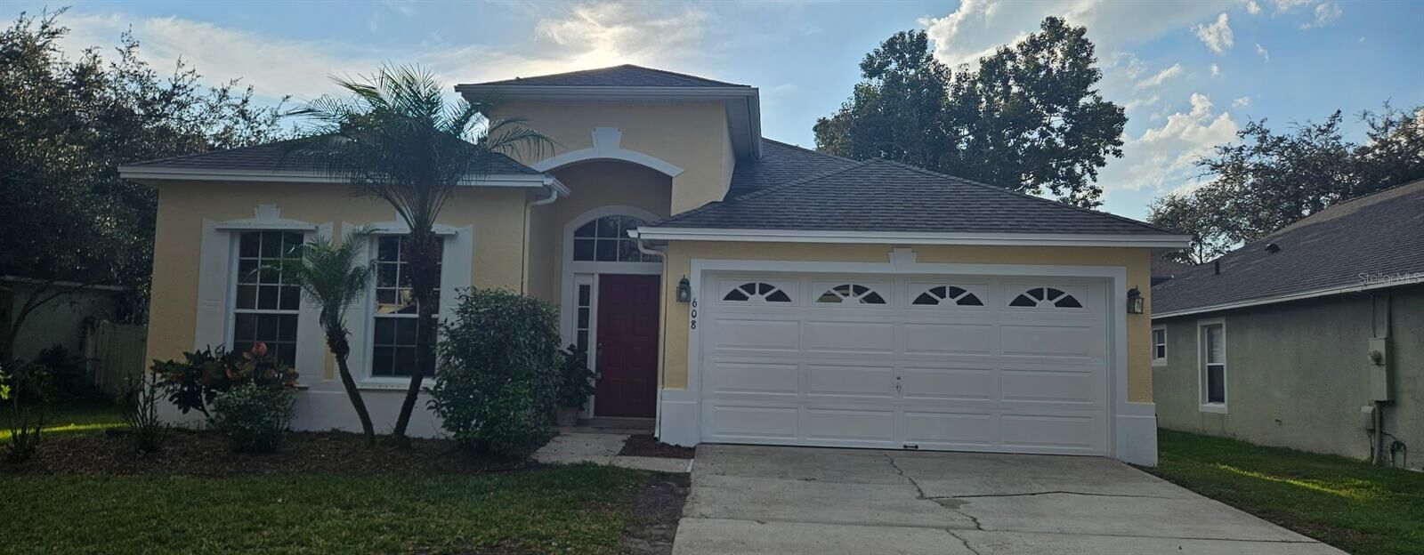 Property Photo: 608 Hampshire Lane FL 32765