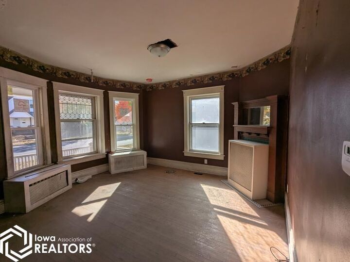 Property Photo:  1105 N 8th Street  IA 52601 