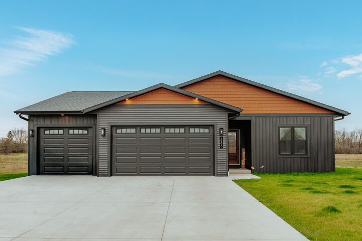 Property Photo:  555 Lake Breeze Ln  WI 53075 