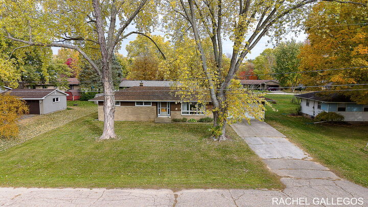 Property Photo:  3615 Diamond Drive  MI 49419 