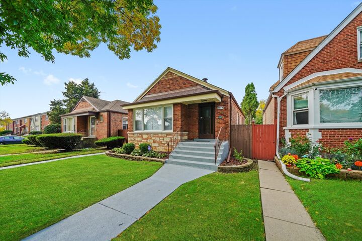 Property Photo: 8054 S Washtenaw Avenue IL 60652