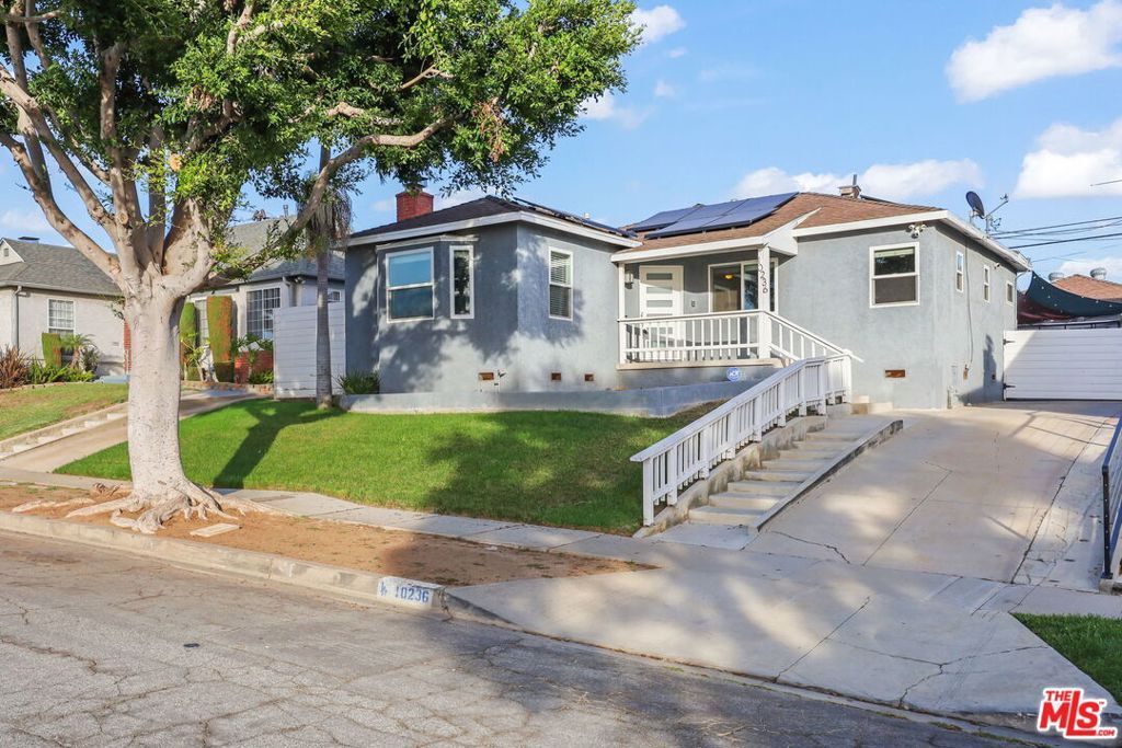 Property Photo:  10236 S 1st Avenue  CA 90303 