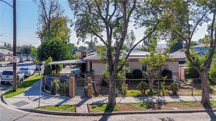 Property Photo:  712 W 7th  CA 91766 