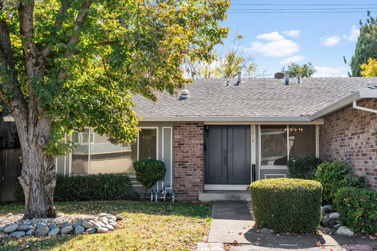 Property Photo:  1618 Oakview Drive  CA 95661 