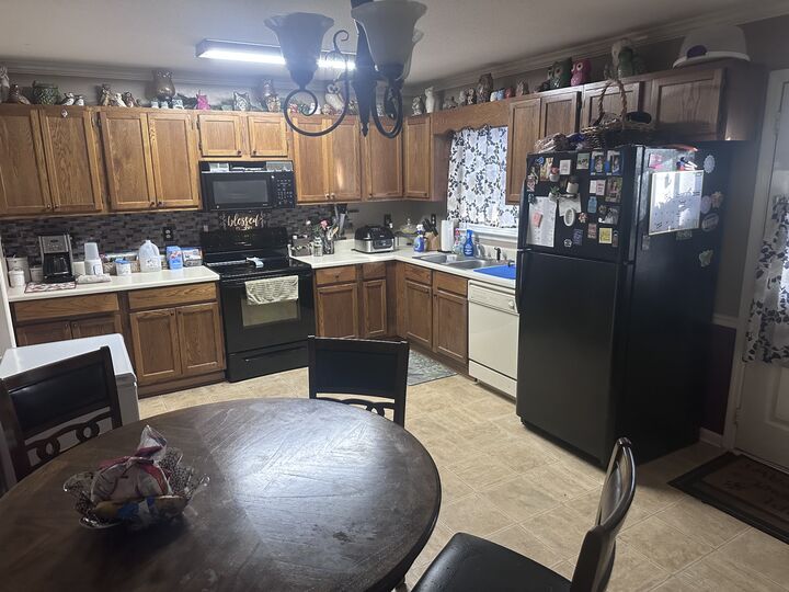 Property Photo: 404 Ledbetter Rd TN 37160