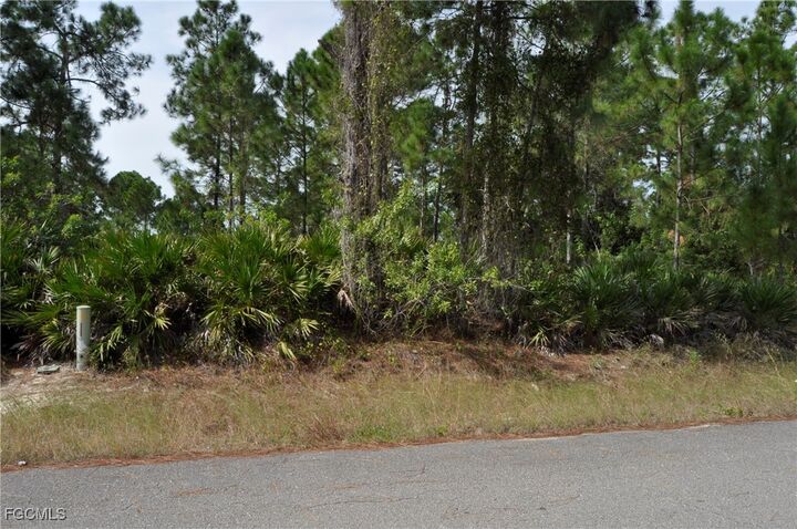 Property Photo: 1211 Acacia Avenue FL 33972