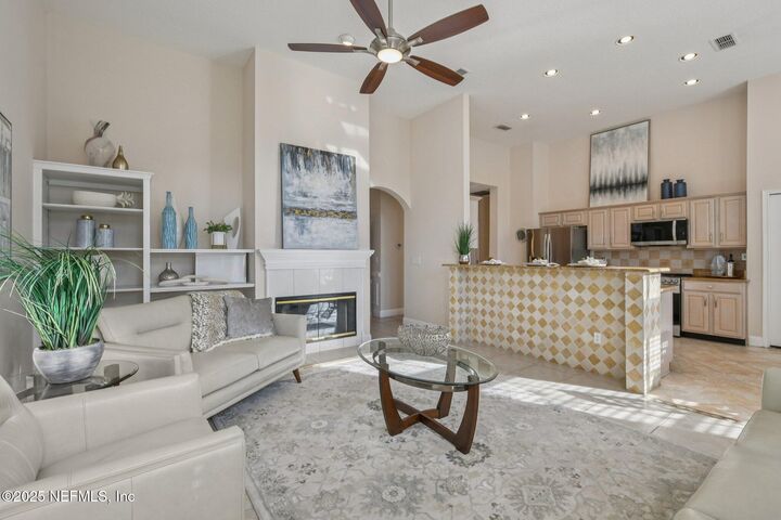 Property Photo: 10005 Vineyard Lake Road E FL 32256