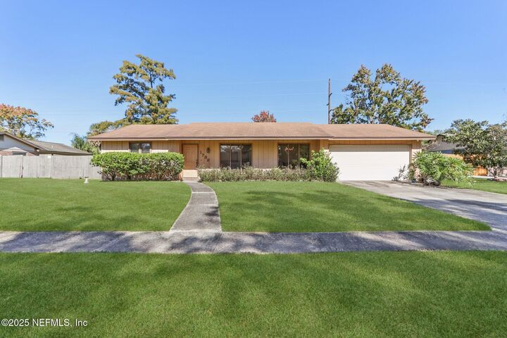 Property Photo: 1738 Papaya Drive N FL 32073