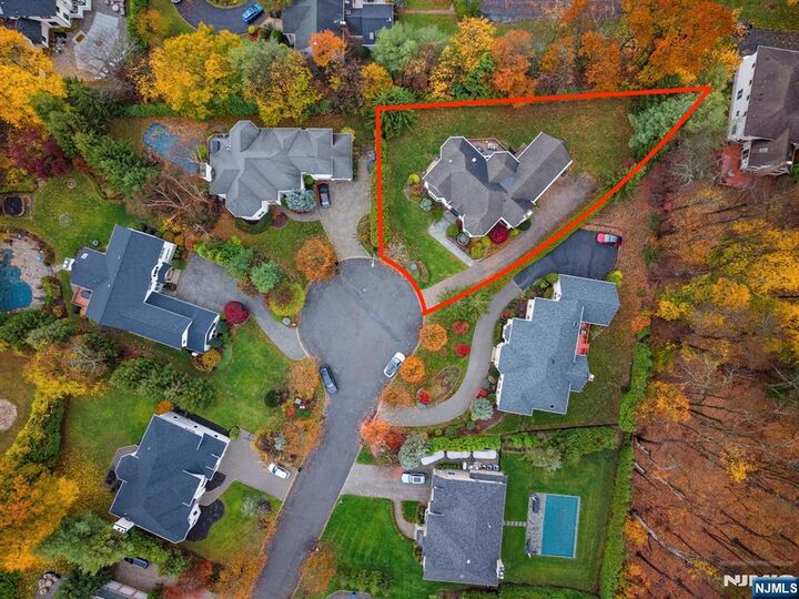 Property Photo:  11 Blackledge Court  NJ 07624 