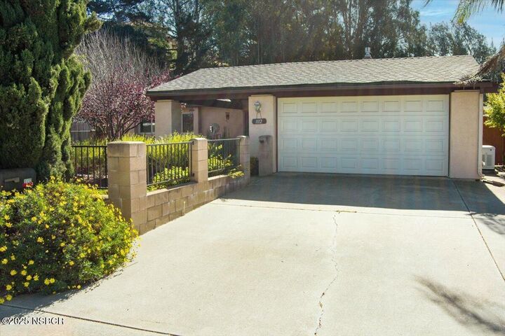 Property Photo:  1112 E Hickory Avenue  CA 93436 