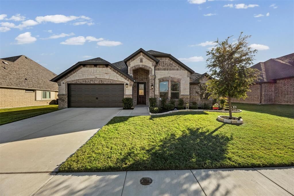 Property Photo: 272 Lillian Lane TX 75165