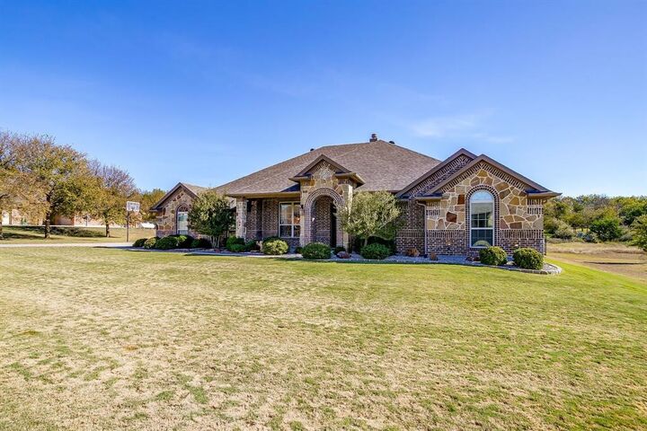 Property Photo: 531 Parker Oaks Lane TX 76087