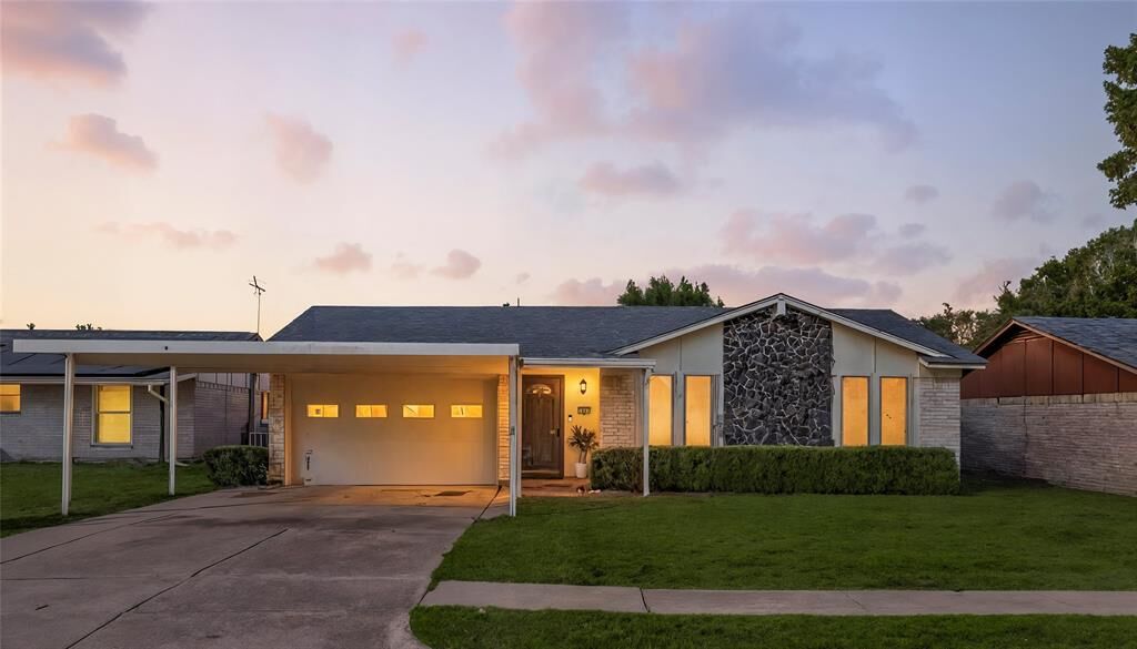 Property Photo: 1801 Homestead Place TX 75044