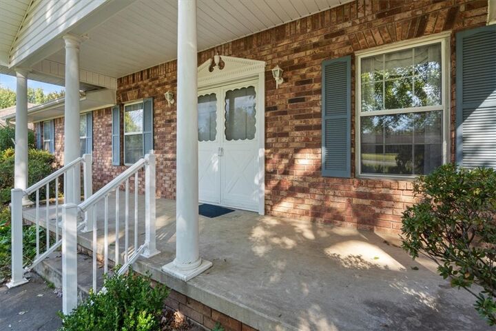 Property Photo: 905 W Elgin Street AR 72761