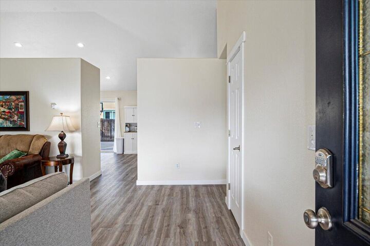 Property Photo:  2223 NW Jackpine Court  OR 97756 