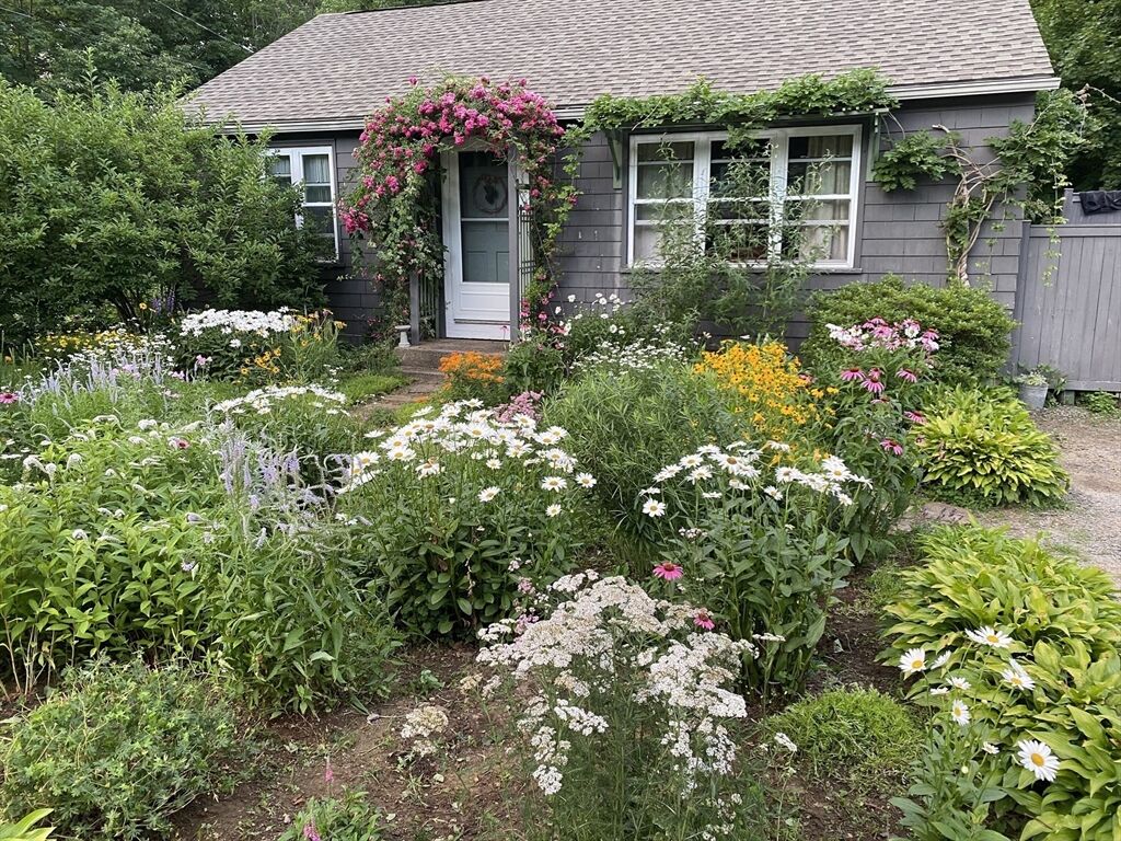 Property Photo:  13 Elliott St  MA 01473 