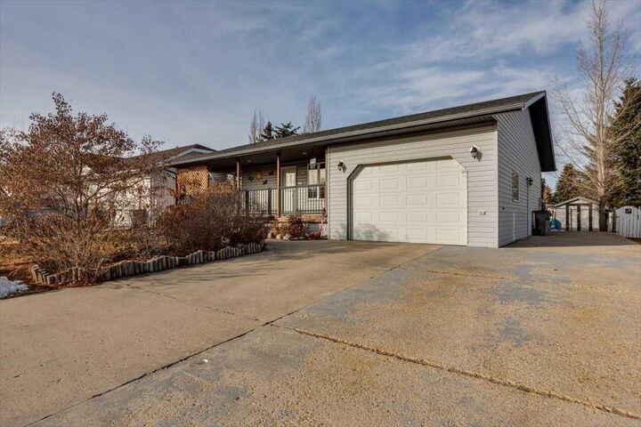 Property Photo:  6110 38 Avenue  AB T0C 2L1 