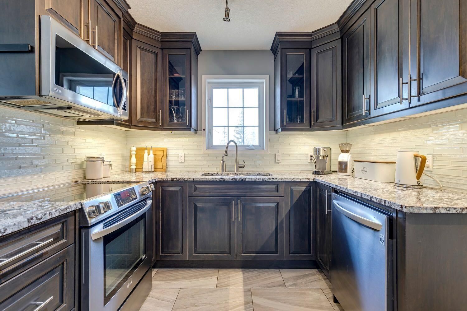 Property Photo:  7171 Coach Hill Road SW 3101  AB T3H 3R7 