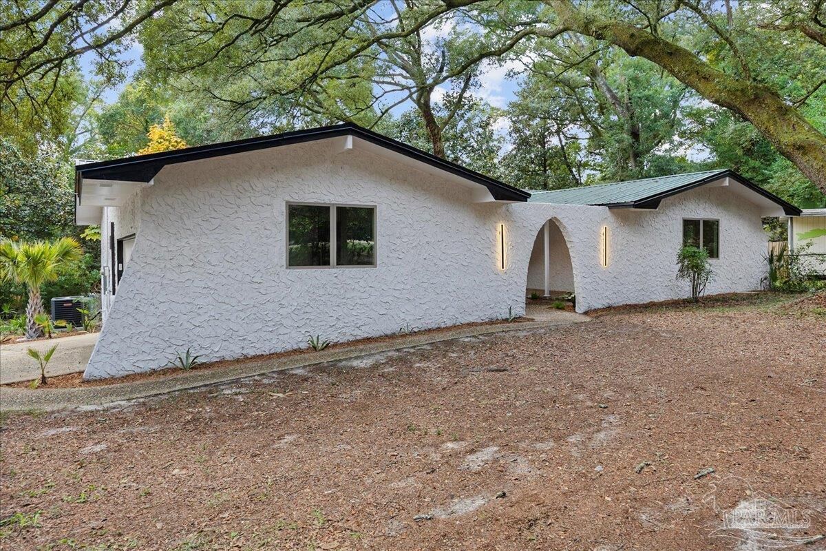 Property Photo: 3809 Idlewood Dr FL 32505