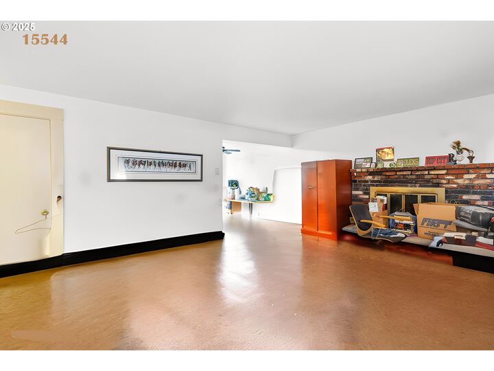 Property Photo:  15544 NE Couch St  OR 97230 