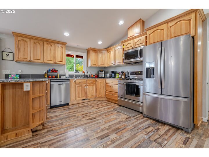 Property Photo: 40189 Mount Hope Dr OR 97355