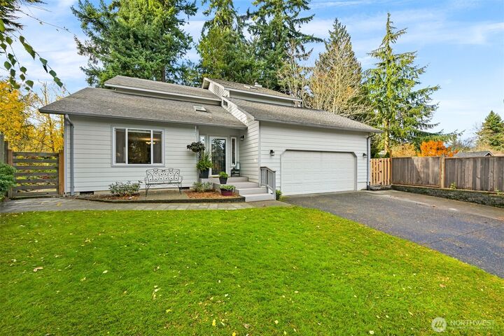 Property Photo:  1109  Inverness Lane  WA 98229 