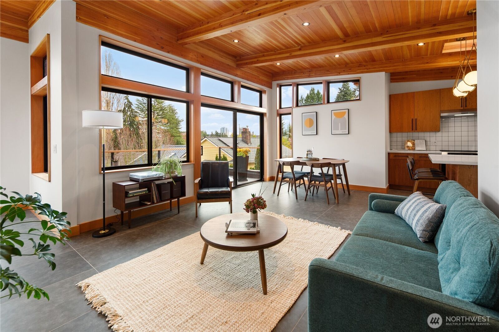 Property Photo:  328 NE 55th Street  WA 98105 