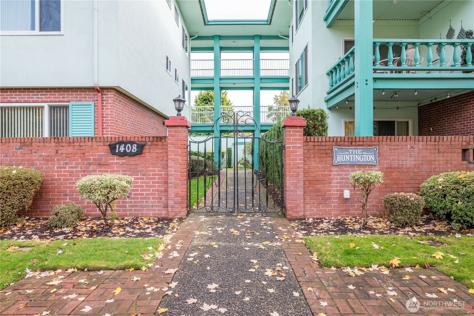 Property Photo:  1408  20th Avenue B-1  WA 98632 
