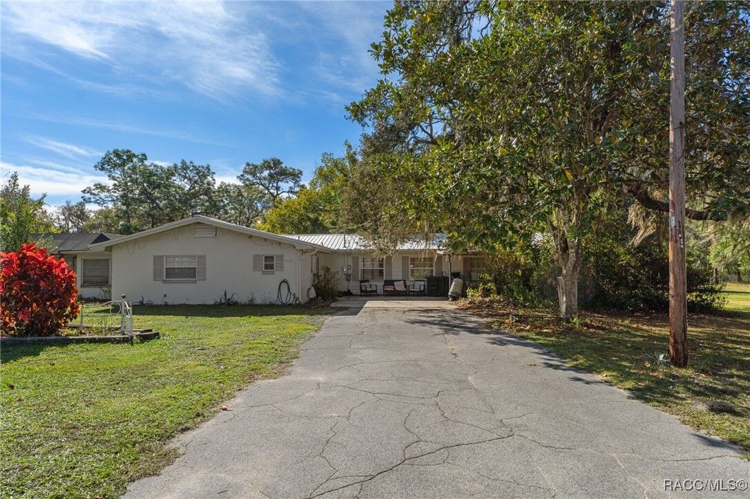 Property Photo:  8372 E Lake Bradley Road  FL 34436 