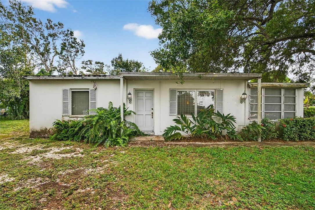 Property Photo:  1576 15th Avenue  FL 32960 