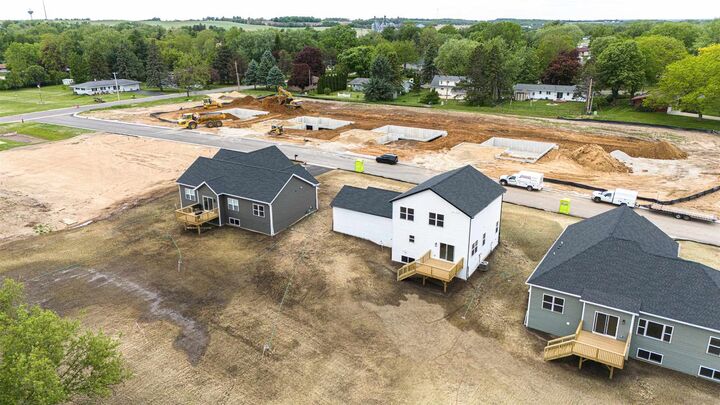 Property Photo:  414 Ridge Court  WI 53576 