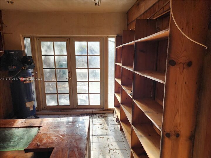 Property Photo: 16310 SW 99th Ave FL 33157