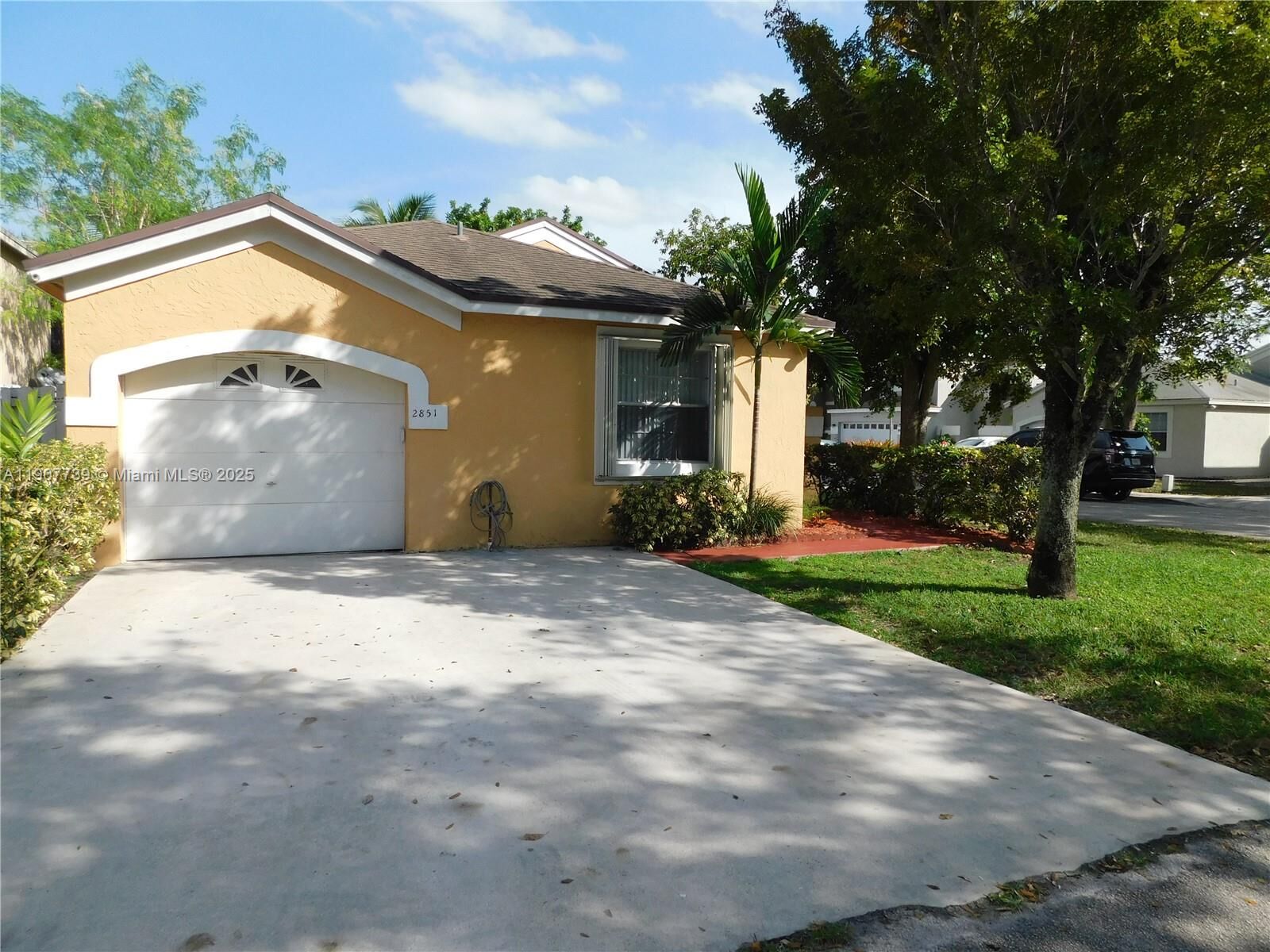 Property Photo:  2851 W River Run Cir W 2851  FL 33025 